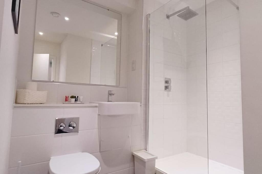 Stylish Modern 1Bed Apartment In Bedford Eksteriør bilde