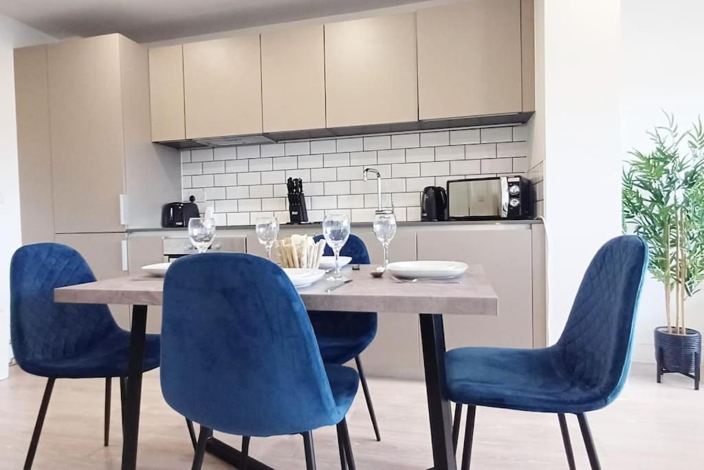 Stylish Modern 1Bed Apartment In Bedford Eksteriør bilde