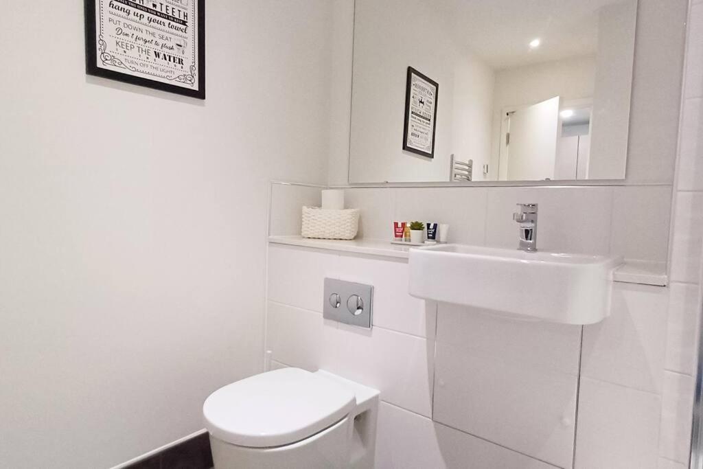 Stylish Modern 1Bed Apartment In Bedford Eksteriør bilde
